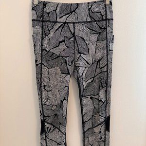 Lululemon yoga capri leggings